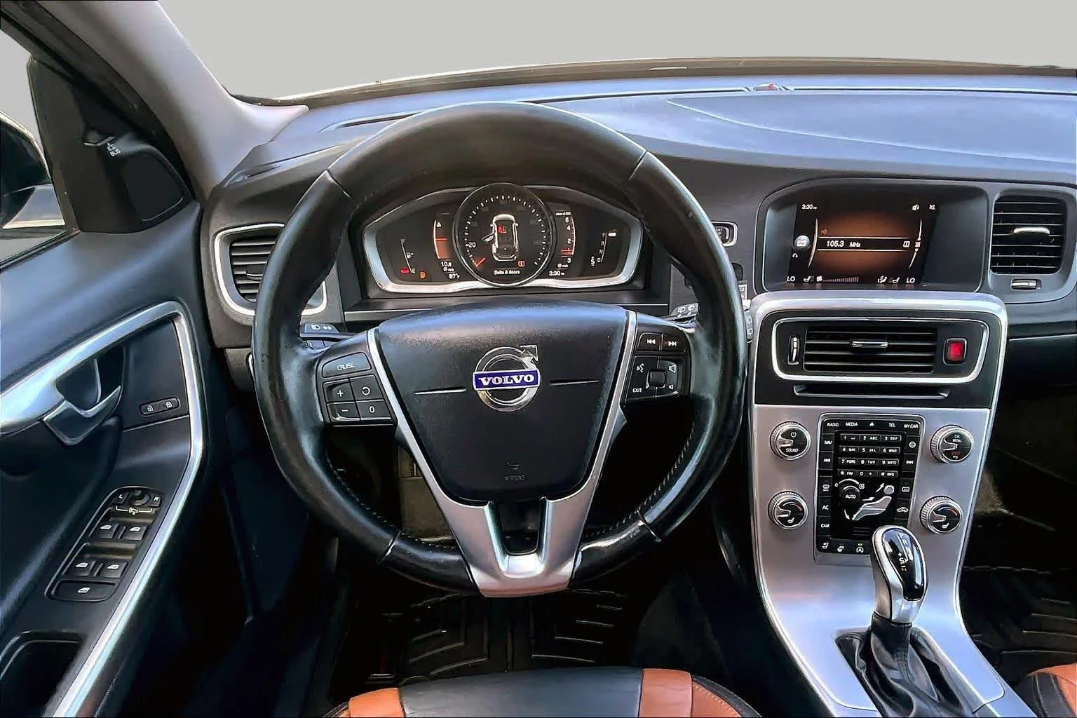 Used 2018 Crystal White Pearl Metallic Volvo  image 6