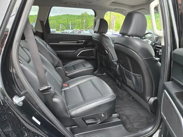 Used 2025 Black Kia S image 21