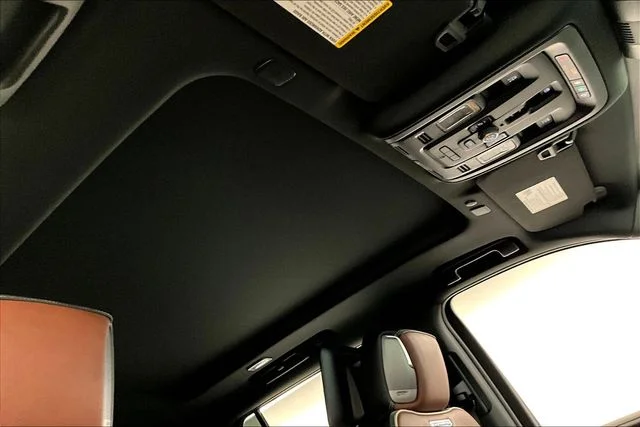 Used 2023 White Frost Tricoat GMC Denali Ultimate image 20