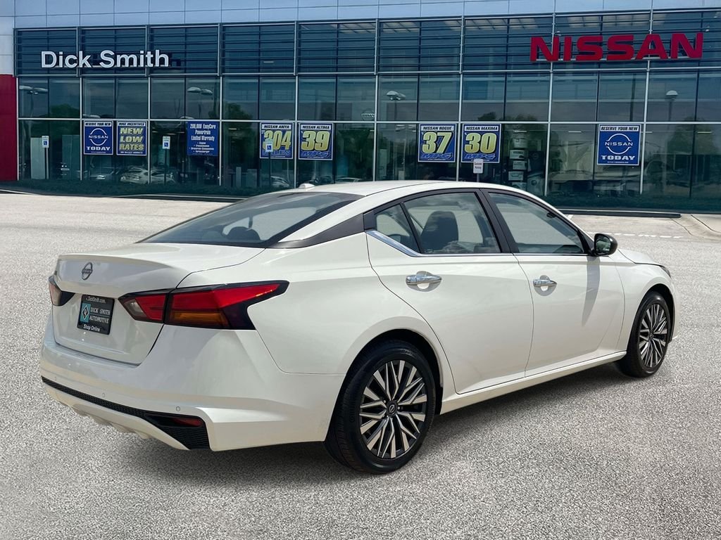 Used 2025 White Nissan 2.5 SV image 6