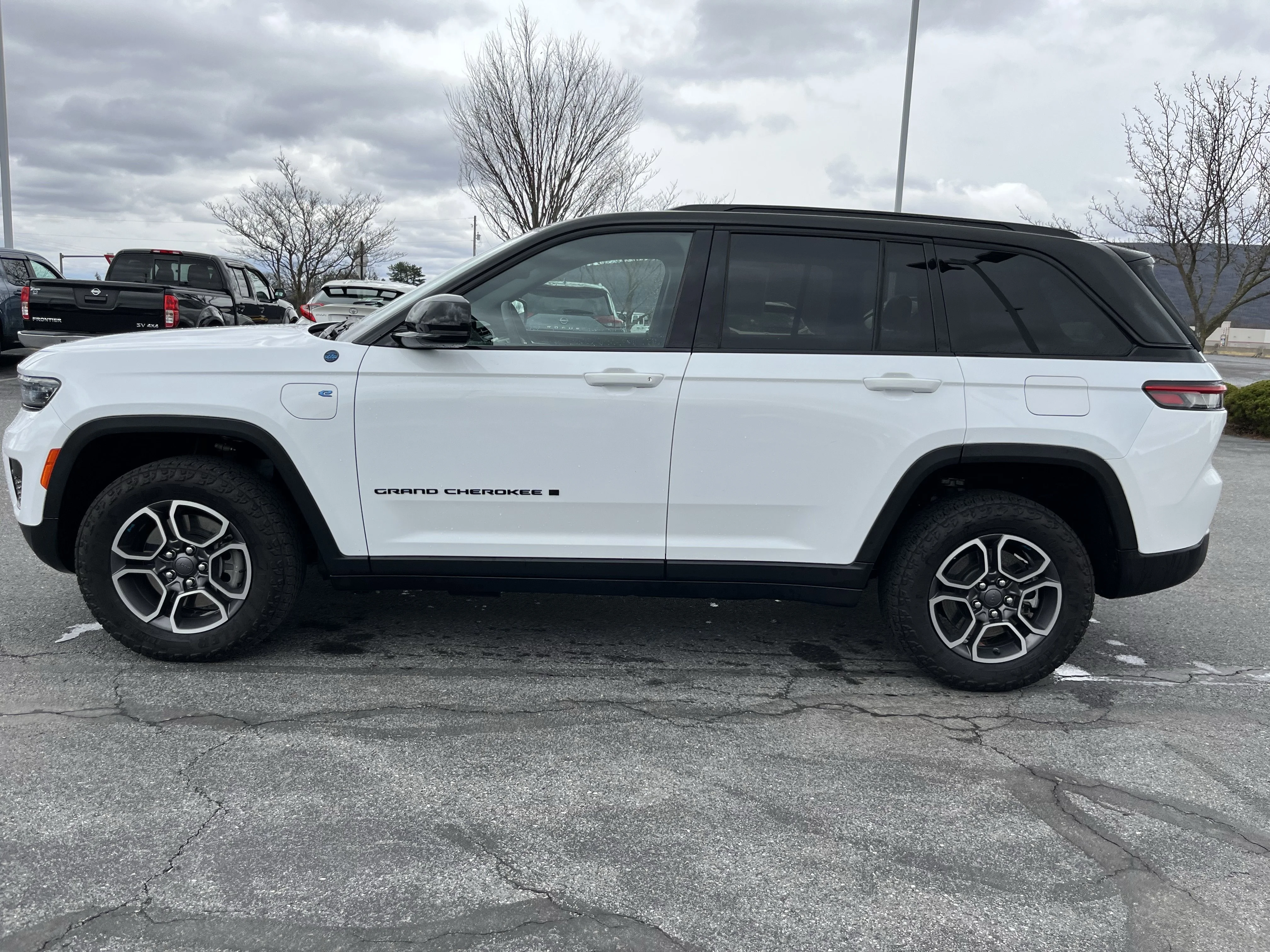 Used 2023 Bright White Clearcoat Jeep Trailhawk 4xe image 7
