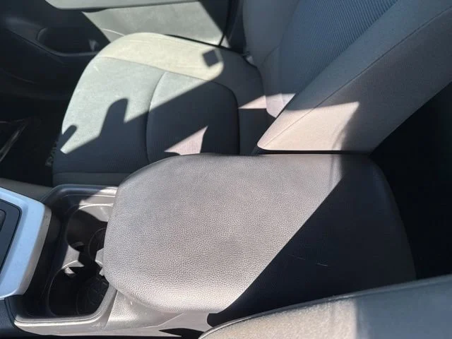 2019 Toyota RAV4 LE - Photo 27