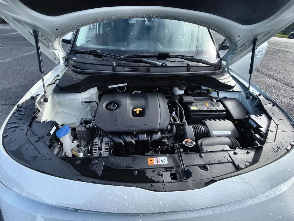 Used 2025 White Kia LX image 27