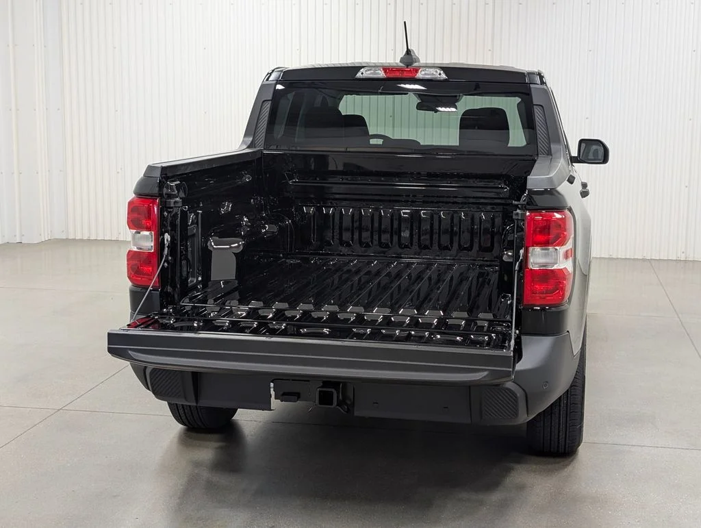 New 2026 Shadow Black Ford XLT image 19