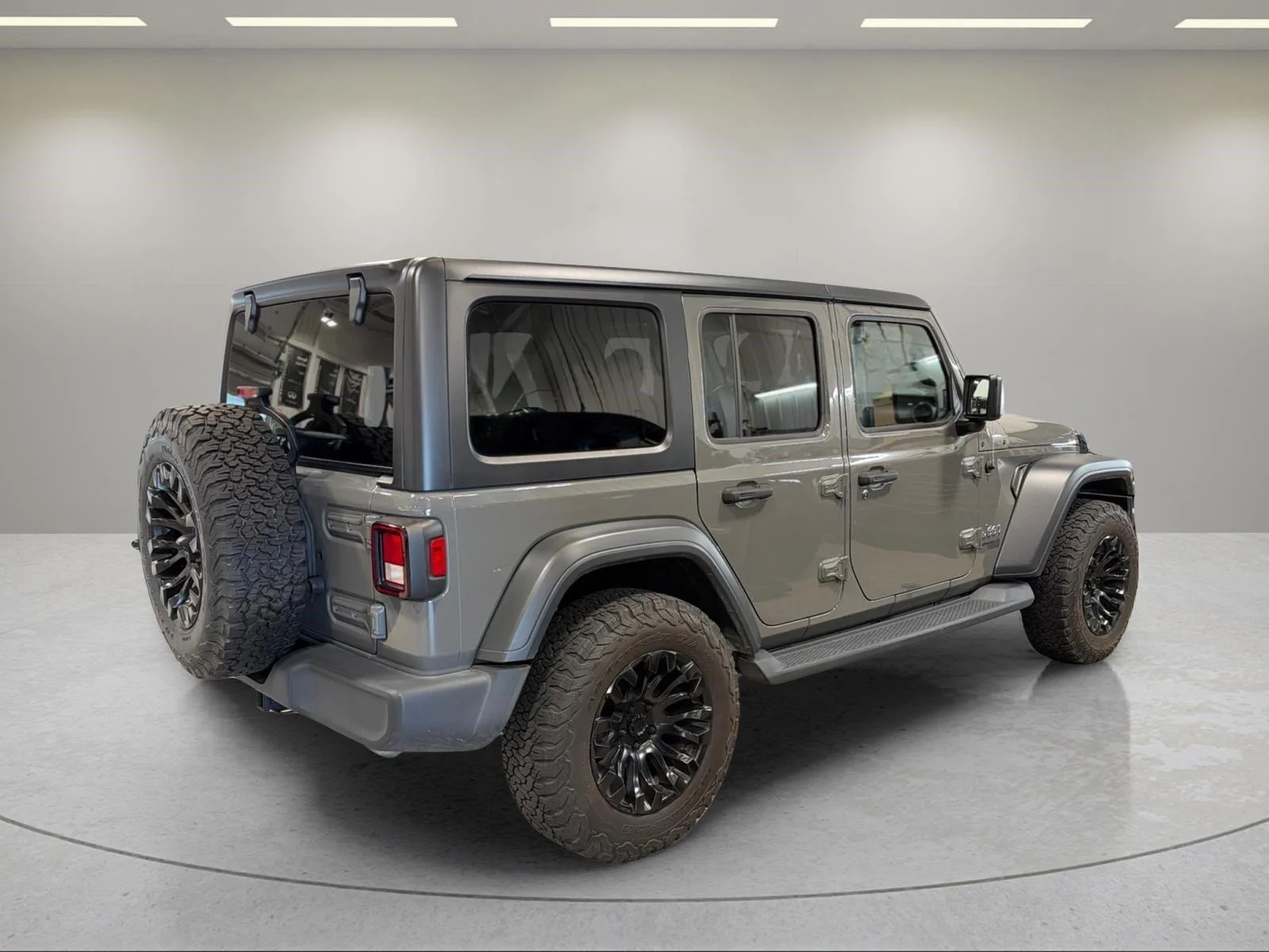 Used 2020 Sting-Gray Clearcoat Jeep Sport S image 14