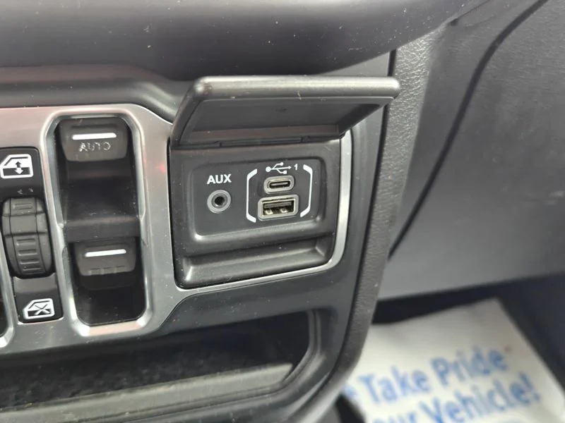 Used 2019 White Jeep Unlimited Sahara image 31