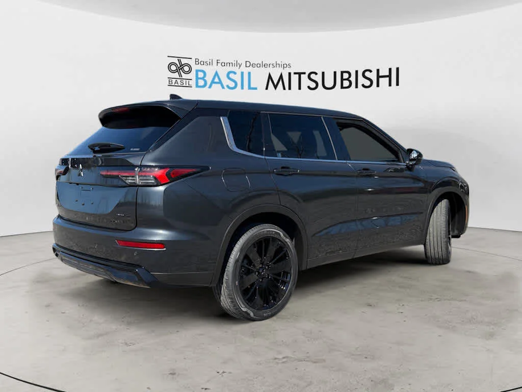 New 2026 Graphite Gray Mitsubishi LE image 3