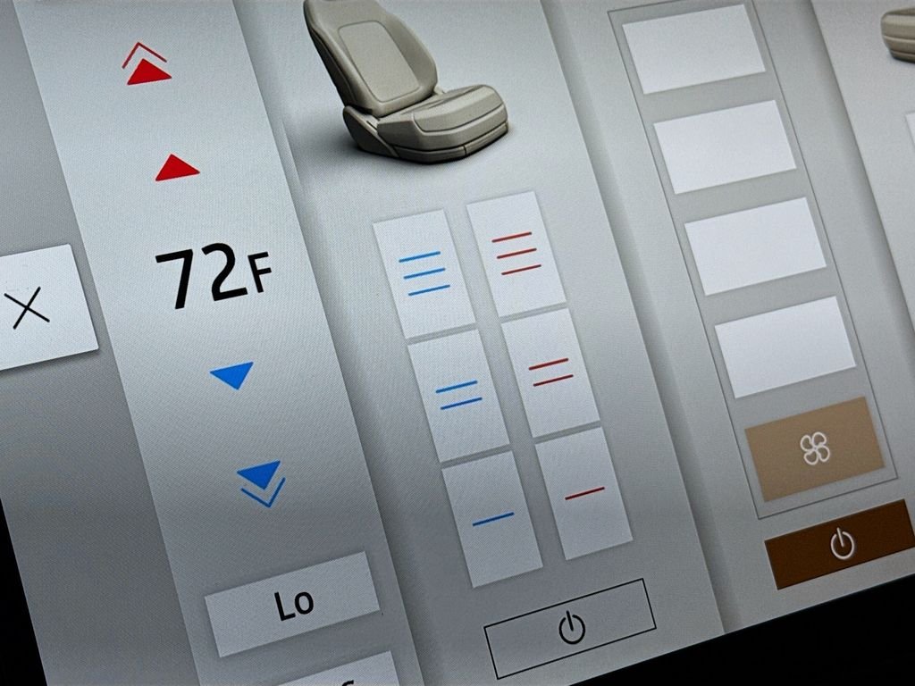 New 2026 Giola Green Land Rover Dynamic SE image 22