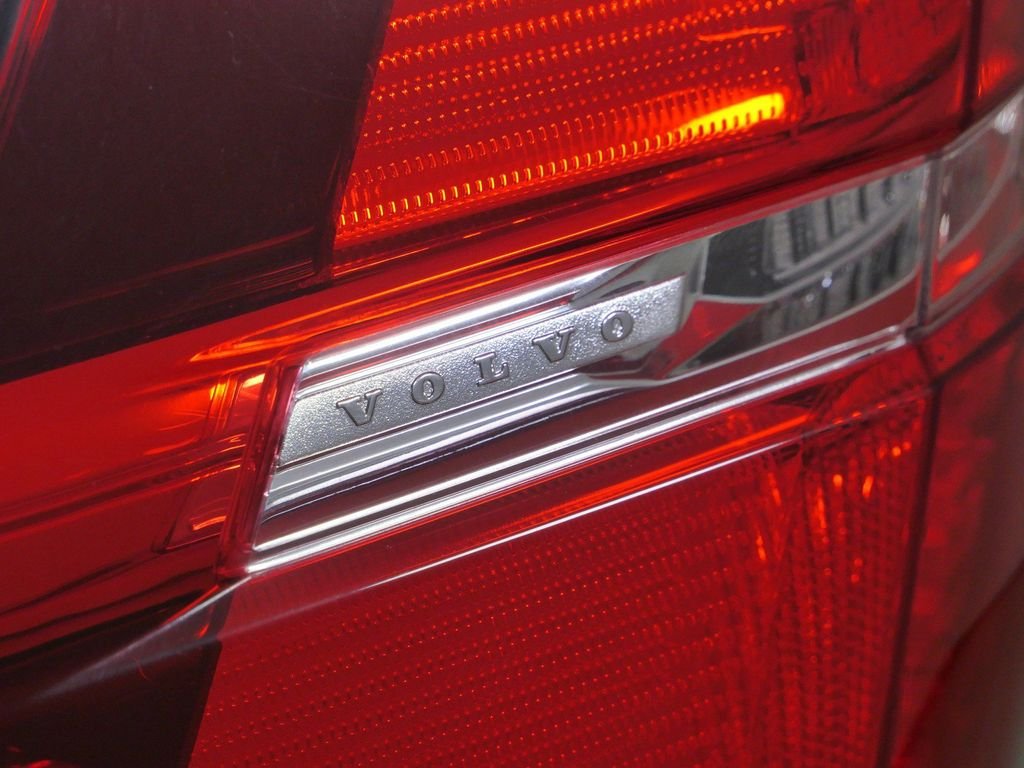 Used 2023 Silver Volvo Ultimate image 19