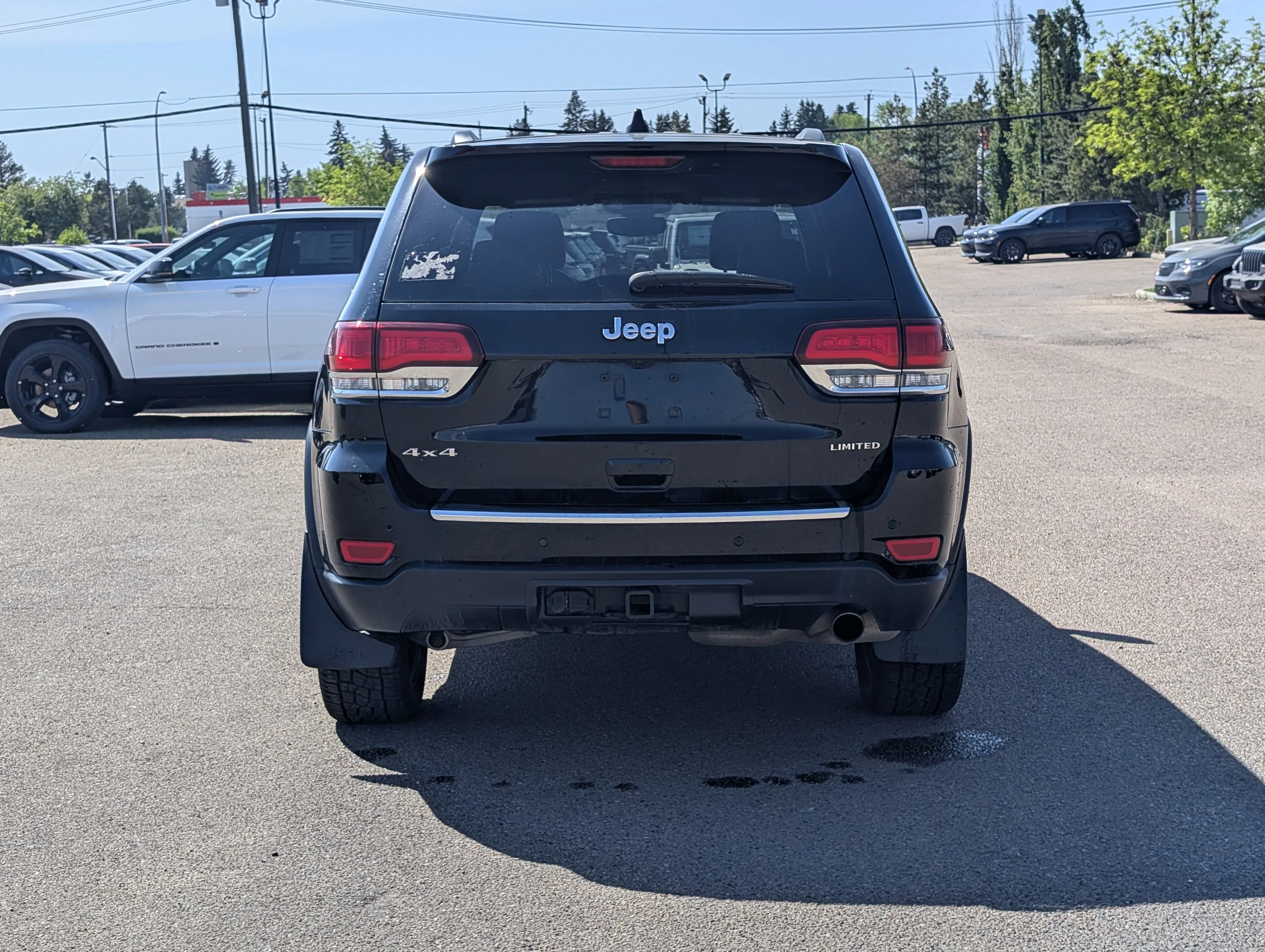 Used 2022 Diamond Black Crystal Pearlcoat Jeep Limited image 5