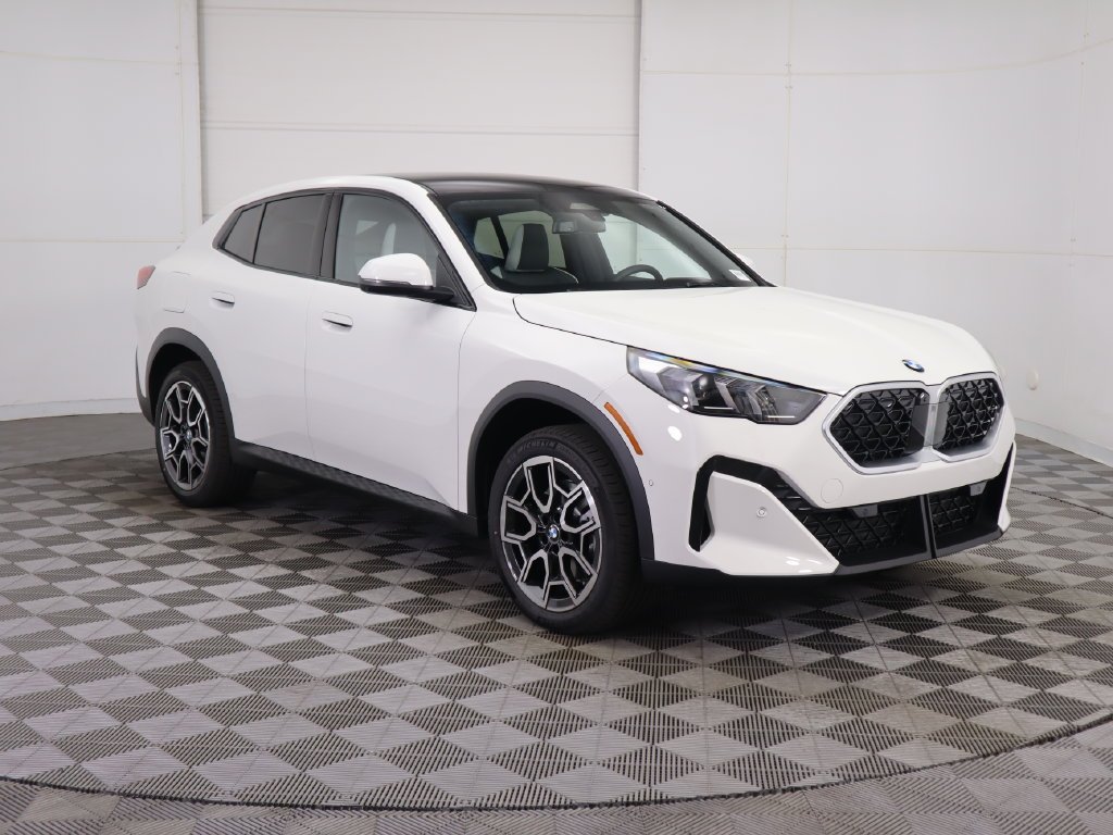 Certified Used 2026 Alpine White BMW xDrive28i image 4
