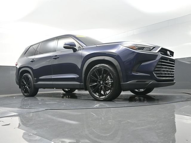 Used 2024  Toyota XLE image 34