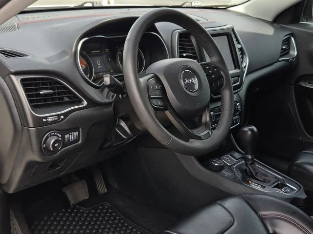 Used 2022 Bright White Clearcoat Jeep Trailhawk image 31