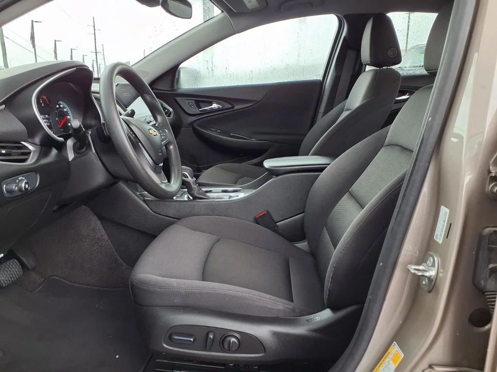 Used 2025 Gray Chevrolet LT image 4