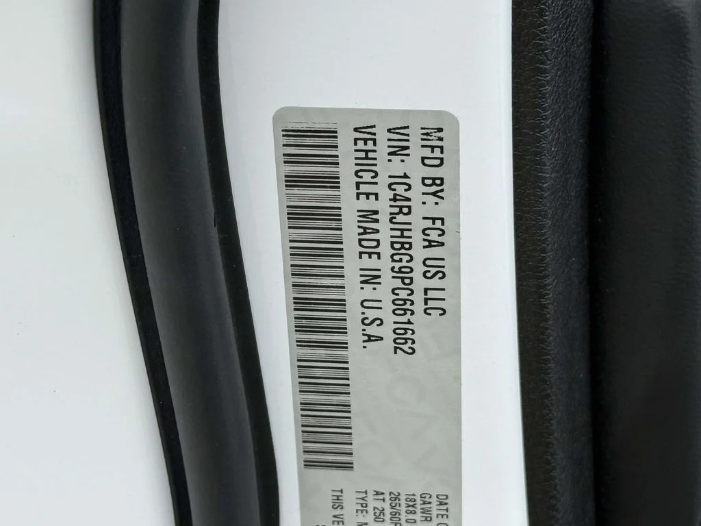 Used 2023 White Jeep Limited image 34