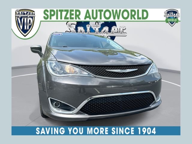 2017 Chrysler Pacifica Touring-L Plus's photo
