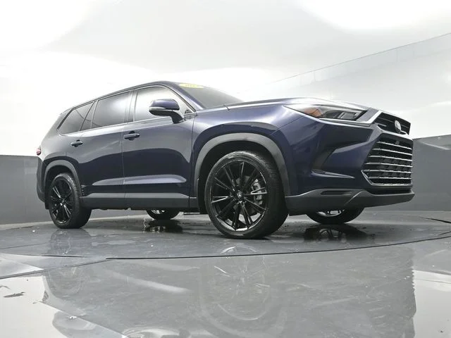 Used 2024  Toyota XLE image 34