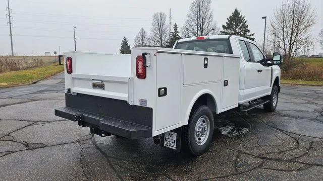 New 2026 Oxford White Ford XL image 5