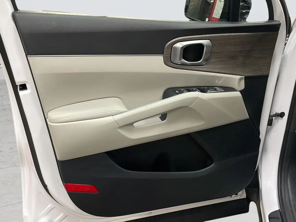 Used 2022 White Kia S X-LINE image 24