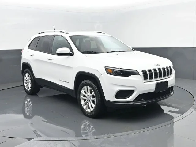 Certified Used 2020 Bright White Clearcoat Jeep Latitude image 3