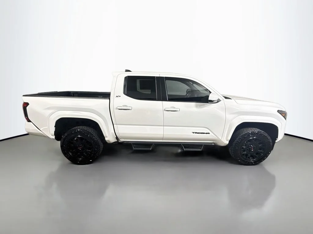 Used 2025 Ice Cap Toyota SR5 image 8