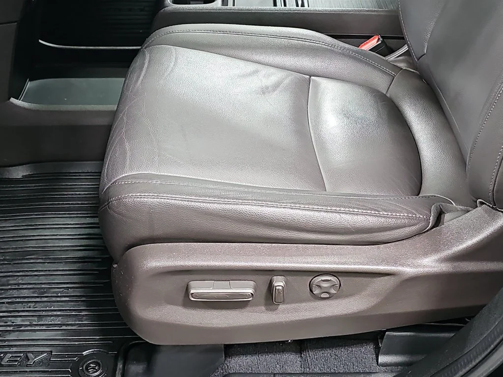 Used 2018 Black Honda EX-L image 31
