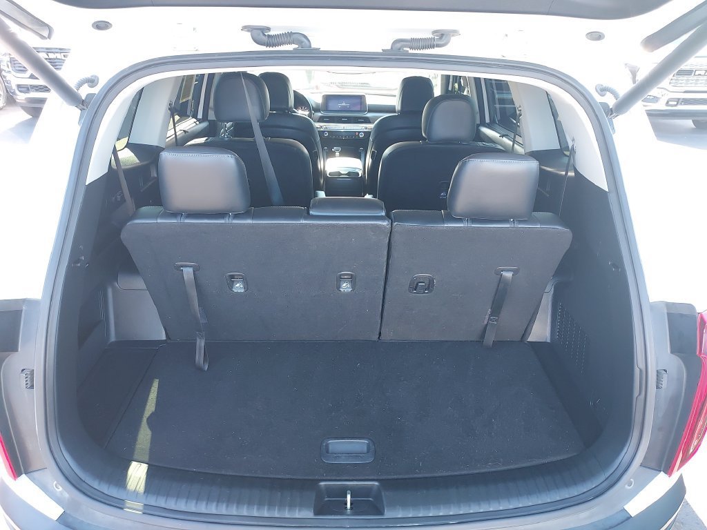 Used 2022 White Kia EX image 10