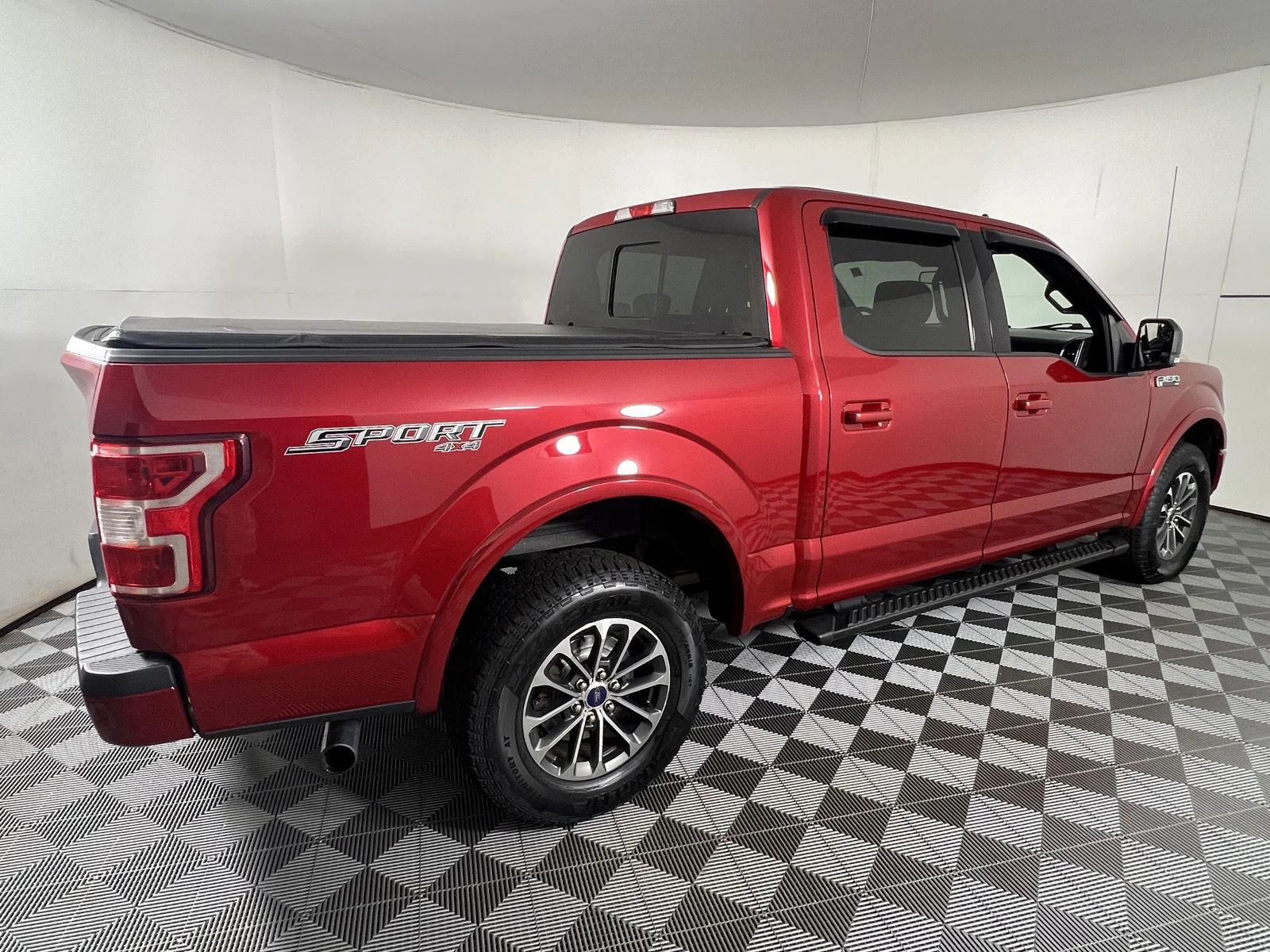 Used 2020 Rapid Red Metallic Tinted Clearcoat Ford XLT image 10