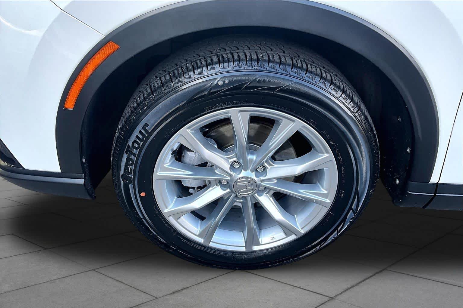 Used 2025 Platinum White Pearl Honda EX image 11