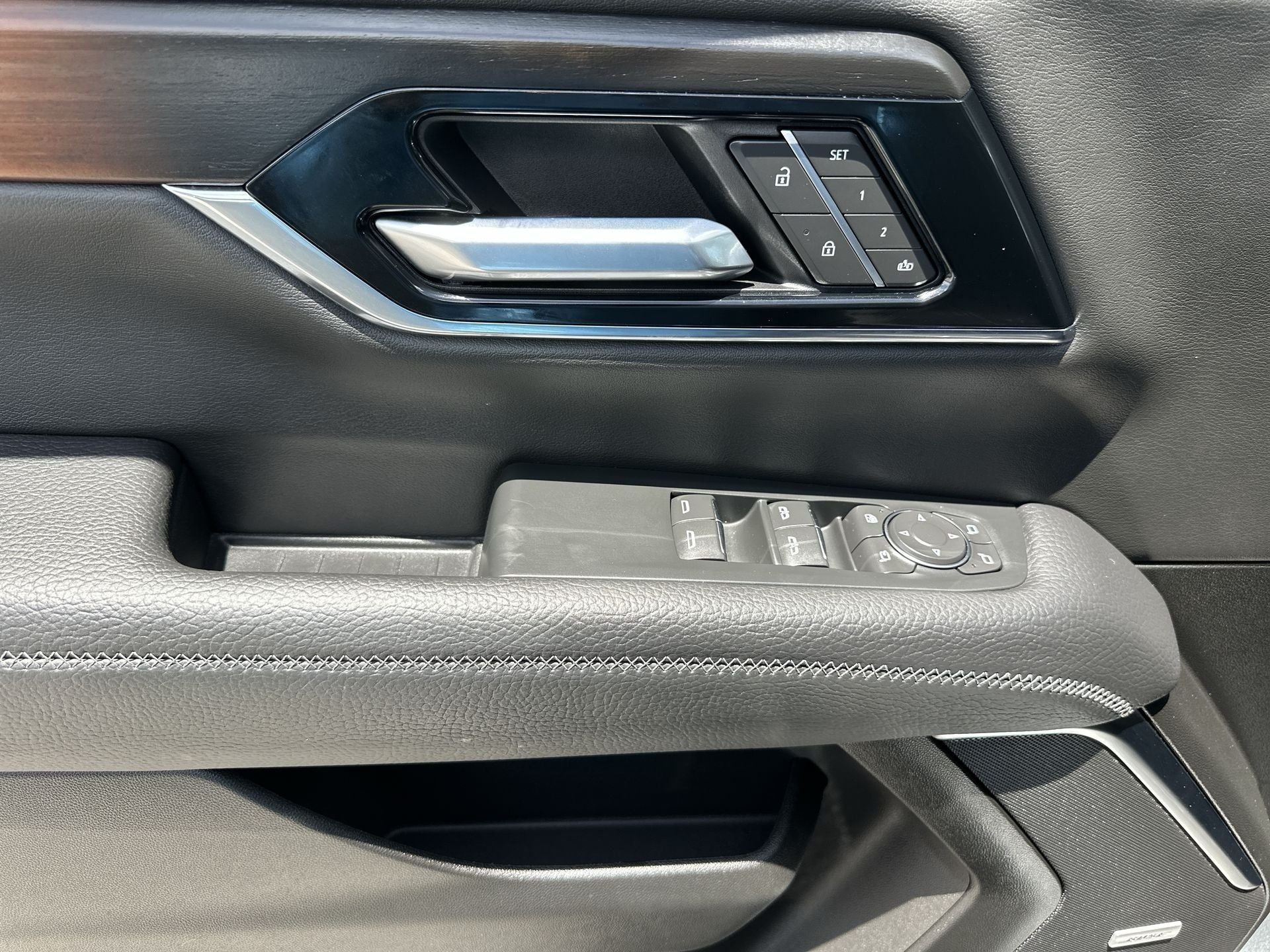 2026 GMC Yukon Denali - Photo 24