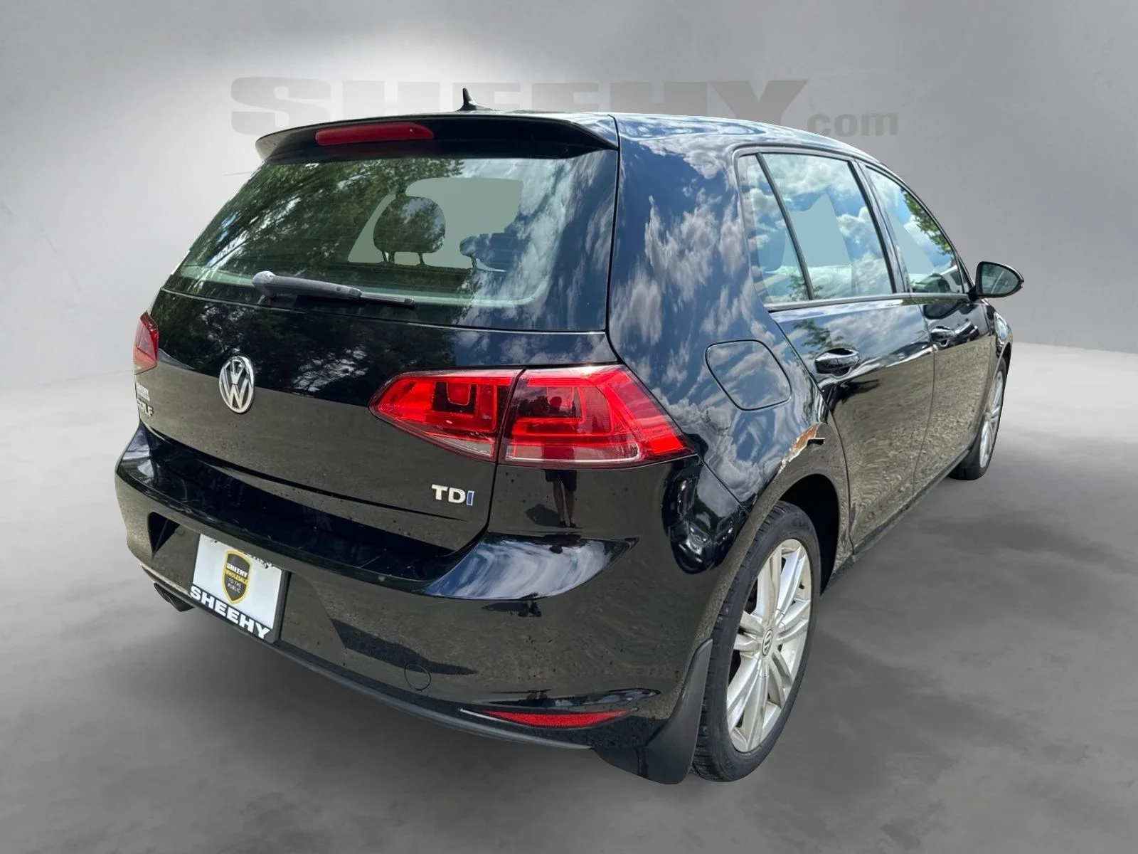 Used 2015 Black Volkswagen TDI SE 4-Door image 10