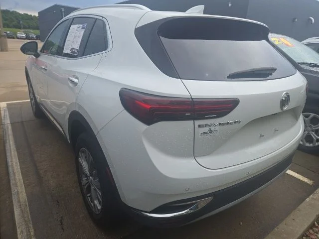 Used 2022 White Buick Preferred image 6