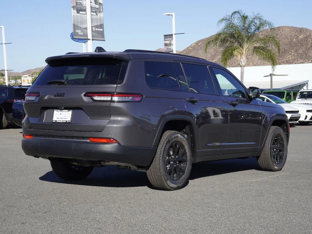 New 2026 Baltic Gray Metallic Clearcoat Jeep Altitude image 3