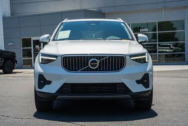 Certified Used 2025 Crystal White Volvo Plus image 2
