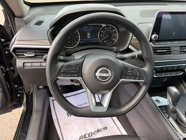 Used 2025 Super Black Clearcoat Nissan 2.5 SV image 19