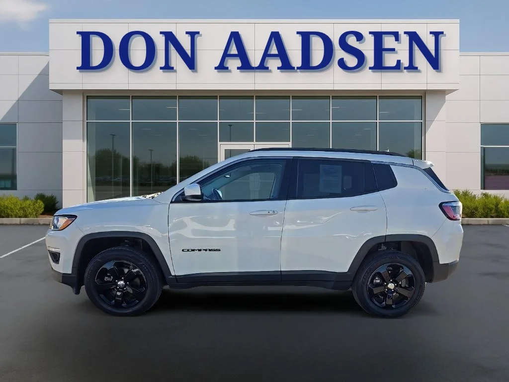 Used 2020 White Clearcoat Jeep Latitude image 4