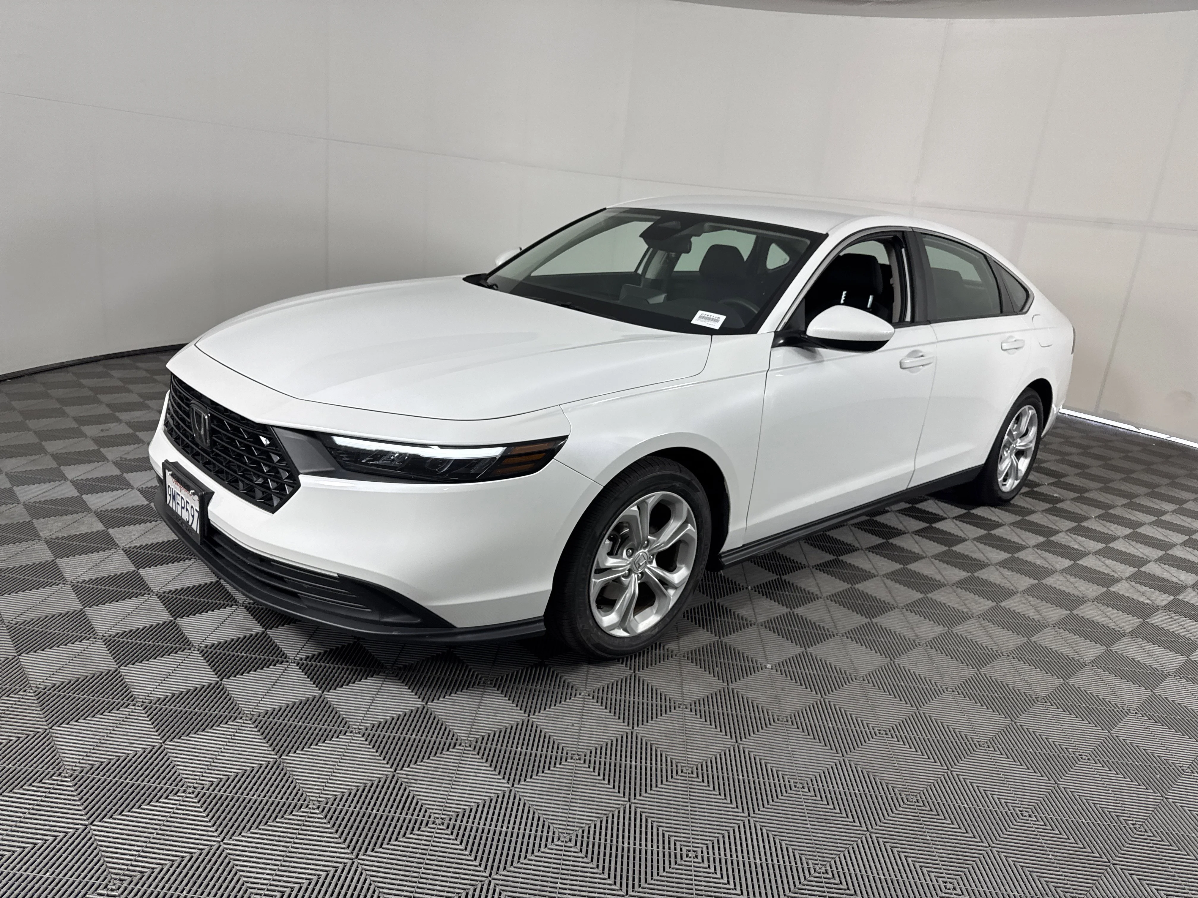 Used 2024 Platinum White Pearl Honda LX image 8