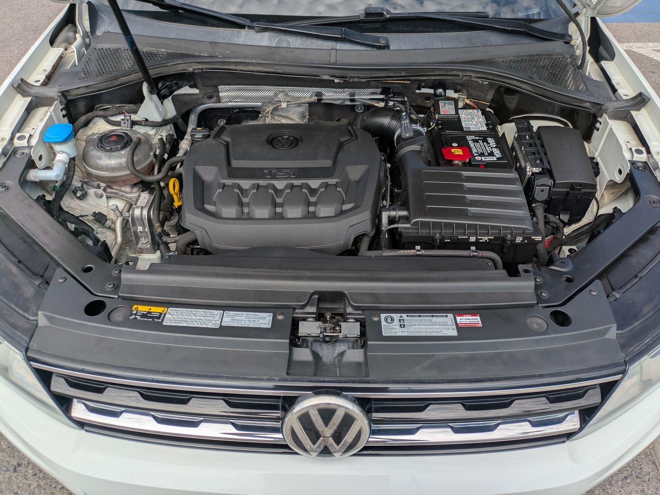 Used 2018 Pure White Volkswagen SEL image 31