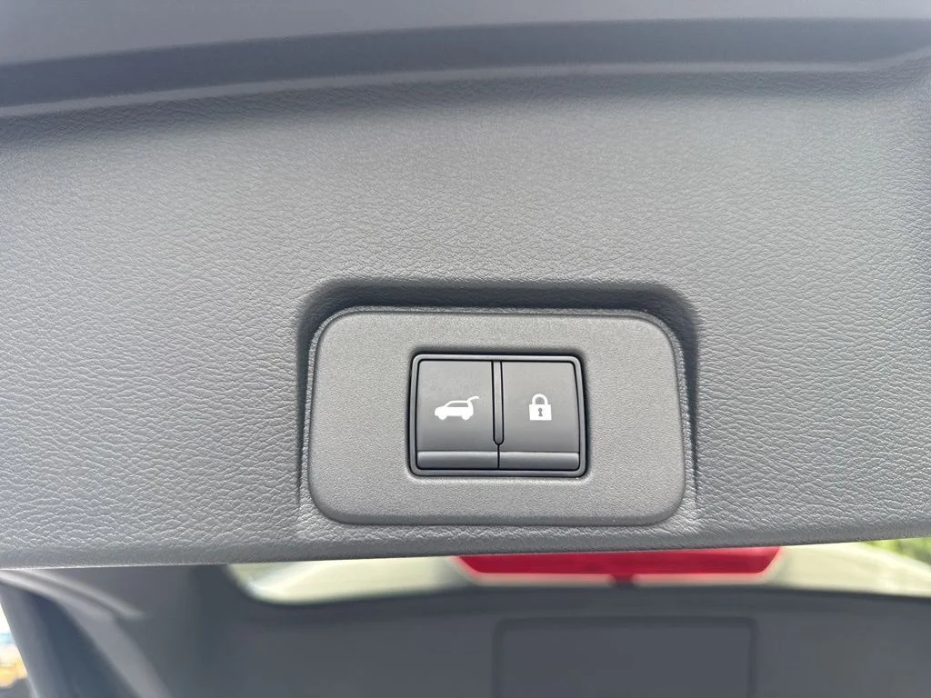 Used 2025 Gold Nissan Platinum image 33