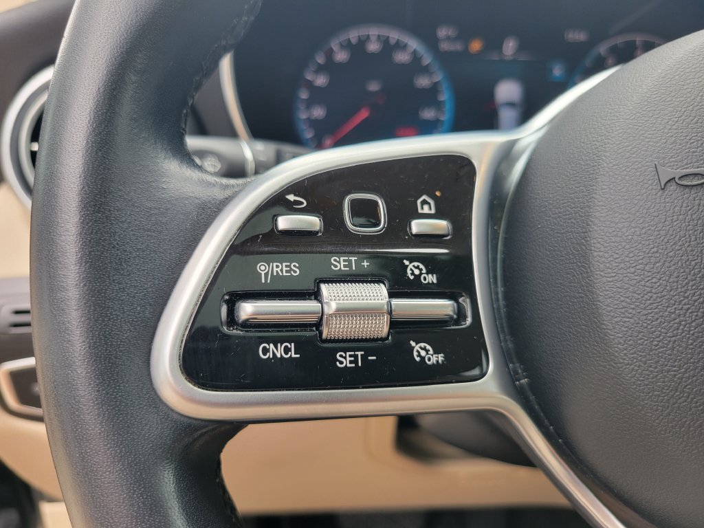Used 2022 Black Mercedes-Benz GLC 300 image 24