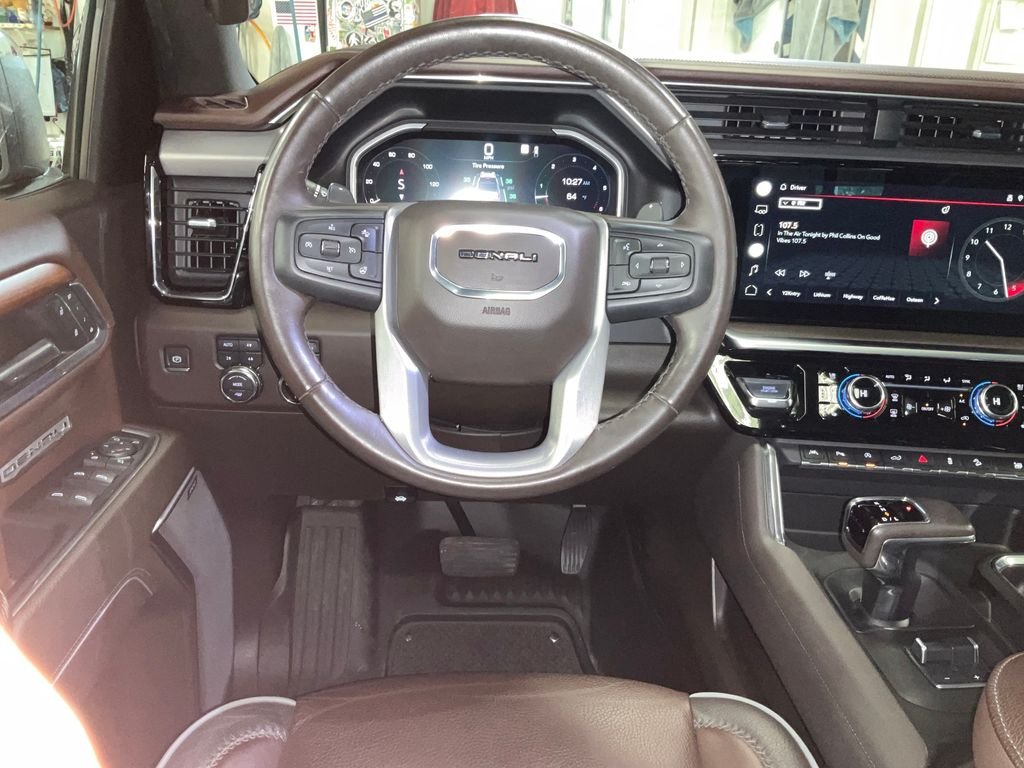 Used 2022 White GMC Denali image 25
