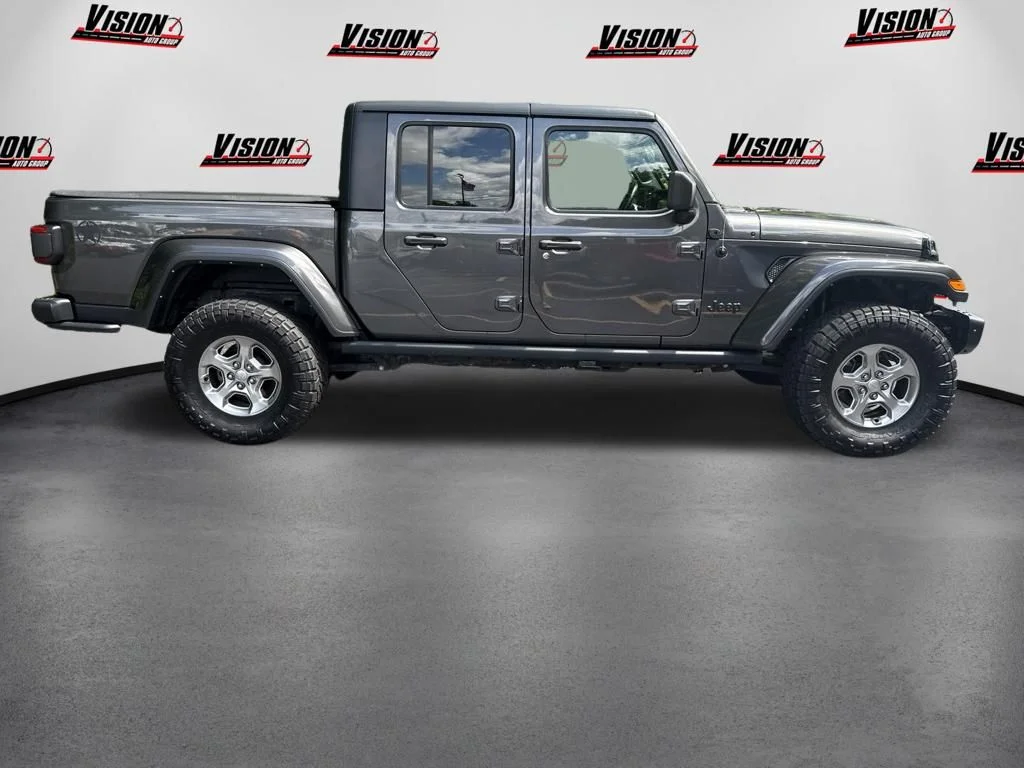 Used 2021 Gray Jeep  image 4