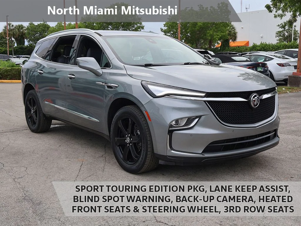 2023 Buick Enclave Essence's photo