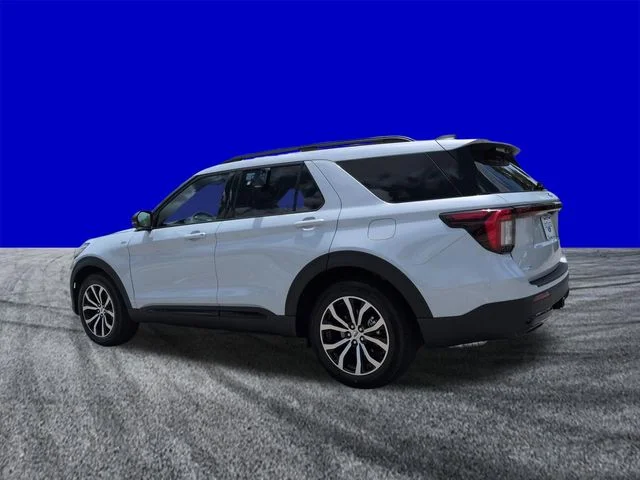 New 2026 Space White Metallic Ford ST-Line image 6