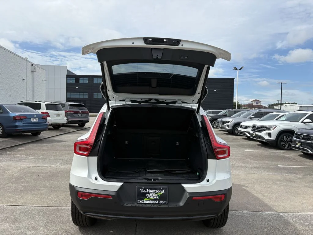 New 2026 Crystal White Volvo Plus image 26