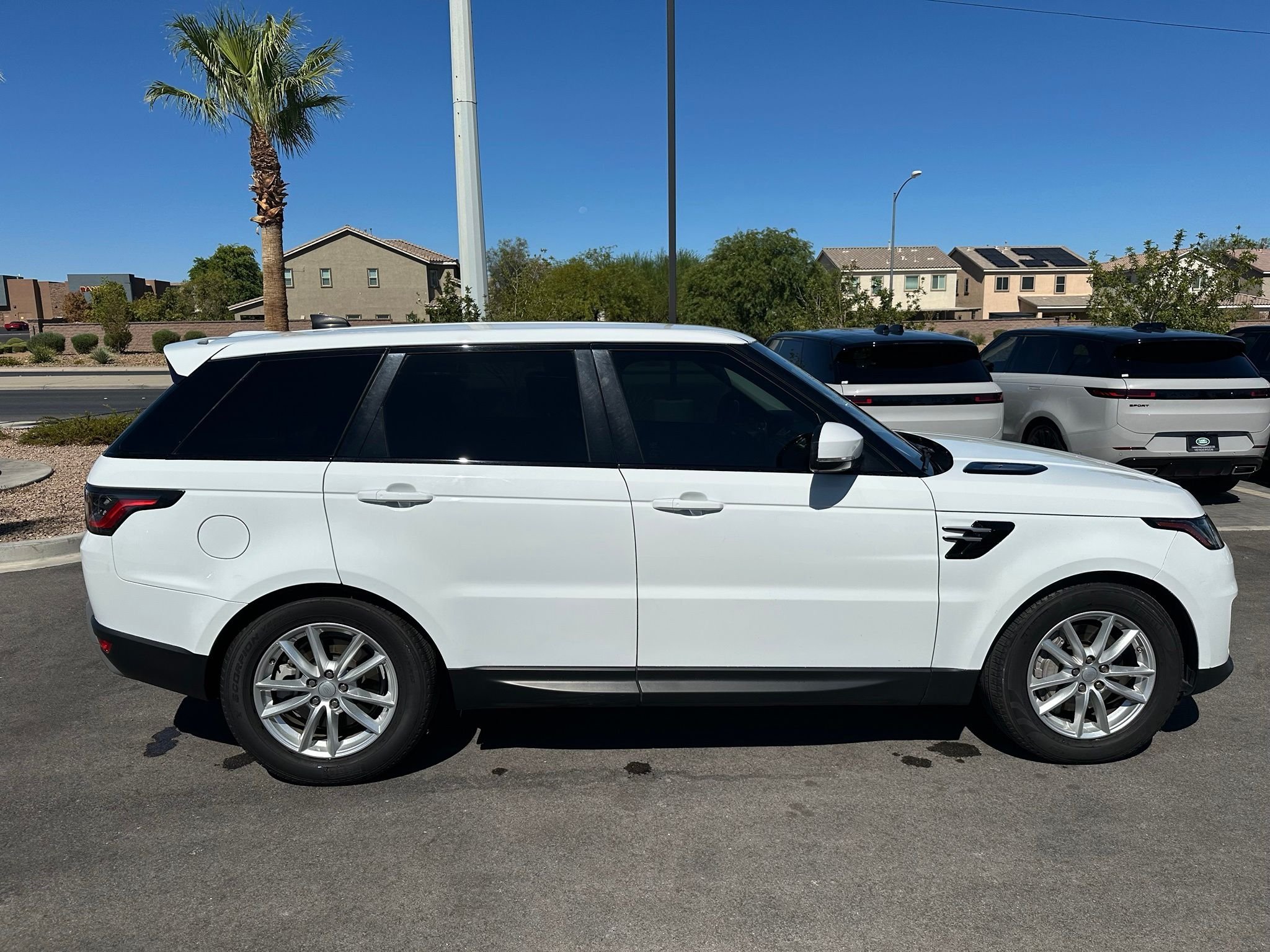 Used 2021 Fuji White Land Rover SE image 3