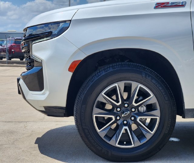 2023 Chevrolet Suburban Z71 - Photo 8