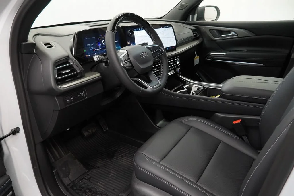 New 2027 Summit White Chevrolet LT image 11