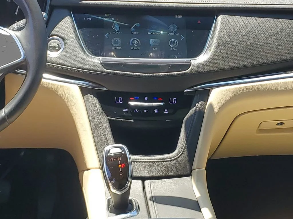 Used 2018 HARBOR BLUE METALLIC Cadillac FWD image 15