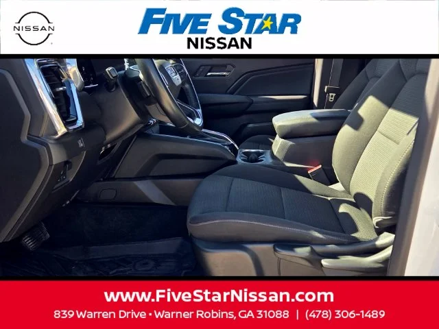 Used 2024 White GMC Elevation image 5